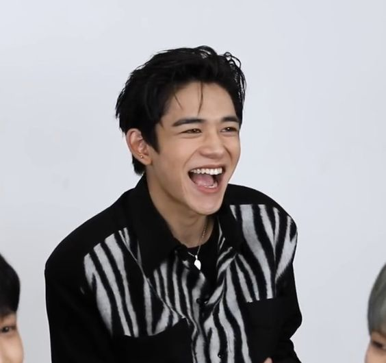 hourlyyukhei's tweet photo. #LUCAS #루카스 #黄旭熙 #WeLoveYouLucas https://t.co/MgARD0DAhP