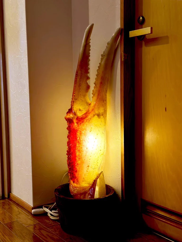 旅館にあった！最高にいかした蟹の爪型照明器具！