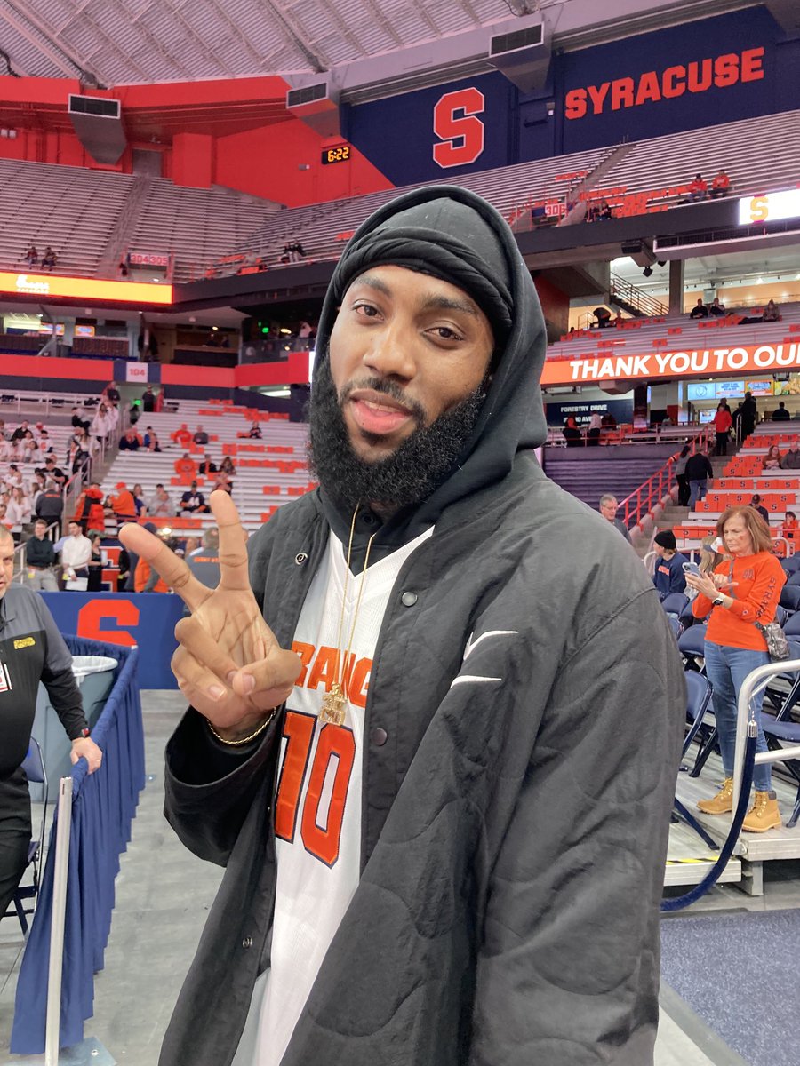 DonnaDitota1's tweet photo. No. 25 back in the house.
Rakeem Christmas has been a popular photo op. https://t.co/hOLurtbWIO