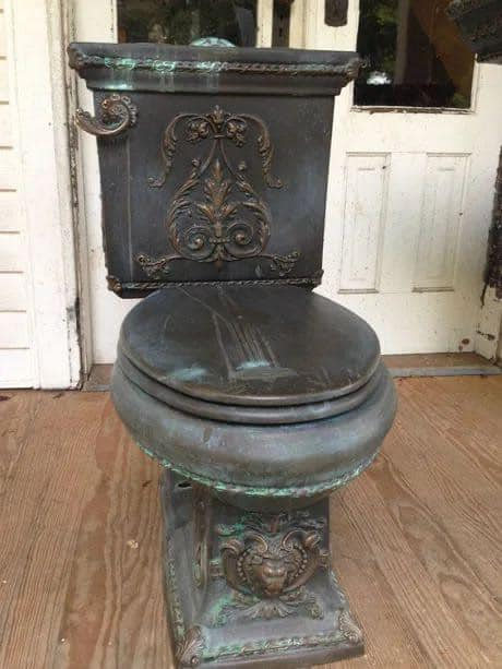 pyrameadhead's tweet image. Everybody wants a goth girl til they&apos;re asking you to pick up a Victorian copper toilet from Facebook marketplace