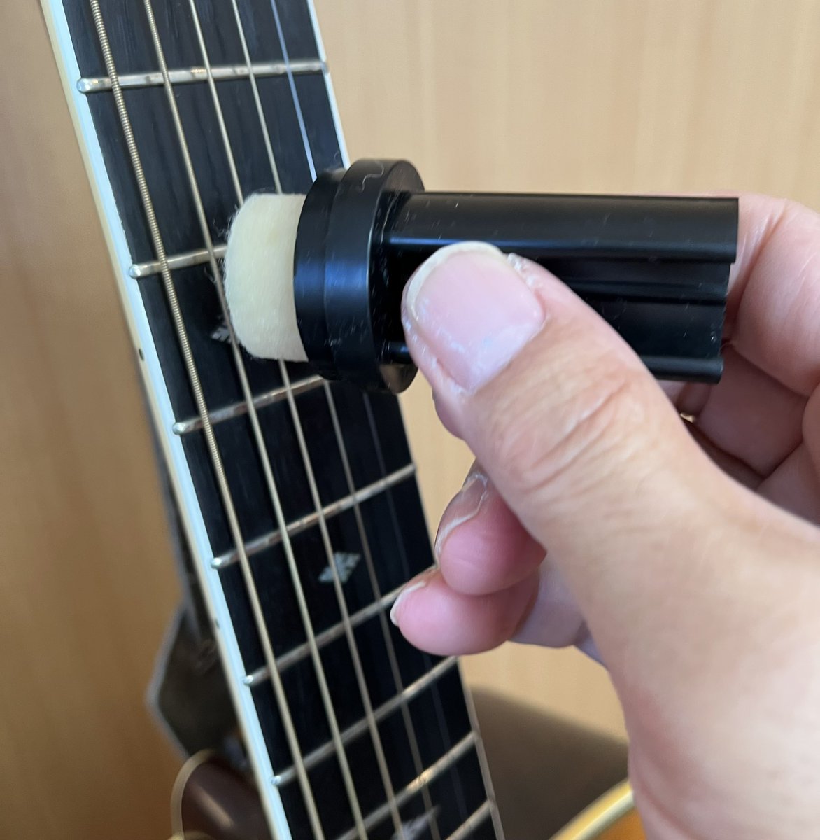 kento_kuraki's tweet photo. FAST-FRETをリピートしてるんだが、今回届いたやつは、できるところは全部コストダウンしました!って感じが潔いw
性能は落とさないでね🙏
これを弾く前と後に塗ると、弦が錆びにくくなるし長持ちするよ。
#ghs
#fastfret https://t.co/jX0284p0EK