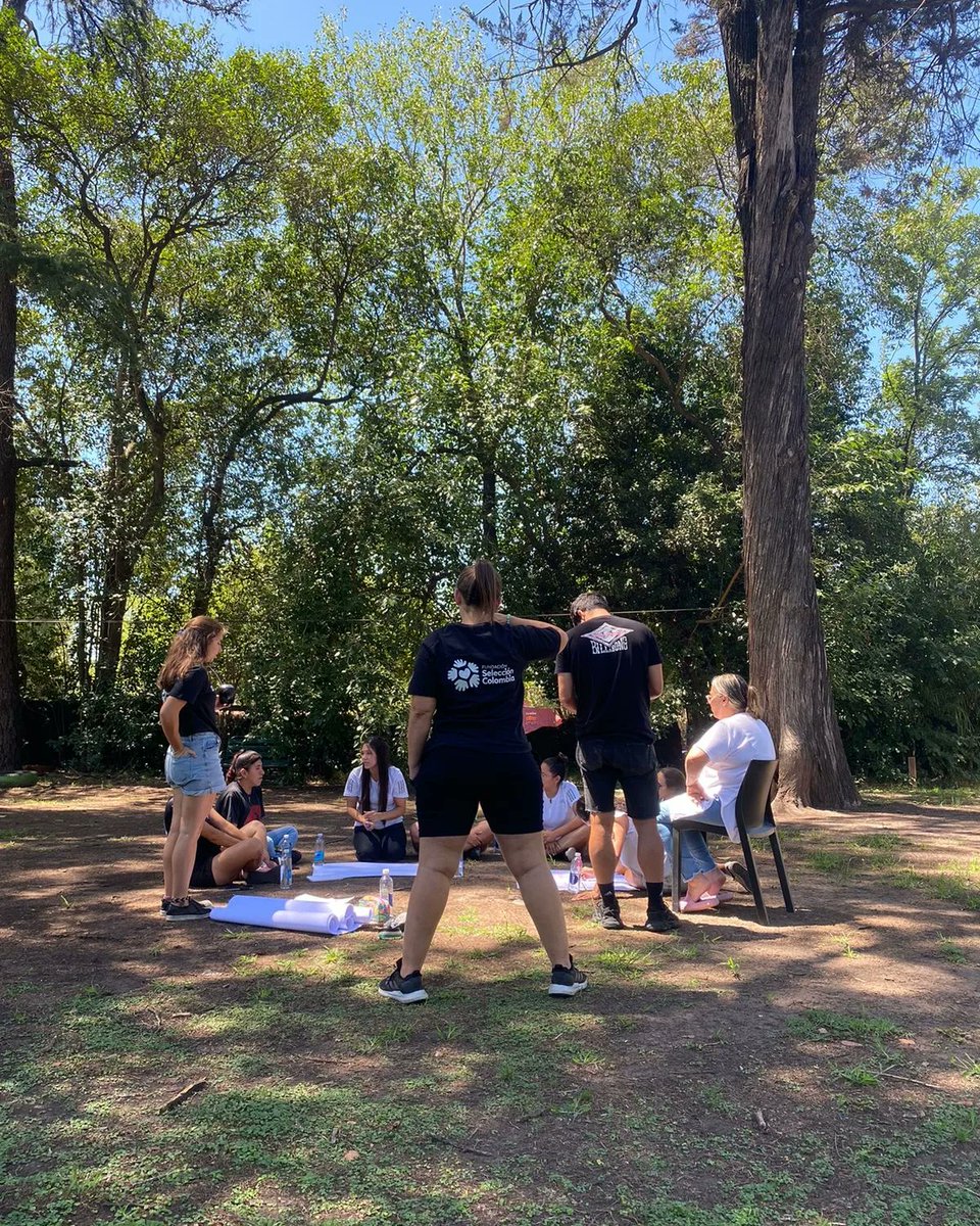 FSC_COL's tweet photo. 🧵¡Estamos felices de estar en Argentina!🇦🇷 Seguimos visitando la operación del proyecto #SOMOSEquidad.⚽🥳

Visitamos la @granjaandar una ONG que trabajan para lograr que los jóvenes con discapacidad tengan la misma experiencia de vida que cualquier otra persona. 💚🏞️
#FSC https://t.co/RjHmTqv35f