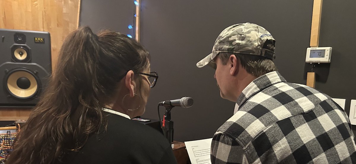 In the studio today with the Redneck Woman herself, Miss Gretchen Wilson! How bad do you miss her?!?