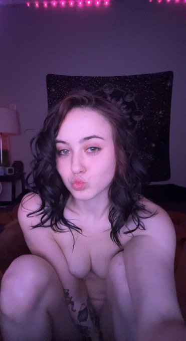 Little miss I wanna fuck ✨ https://t.co/6UcDfBhSqW