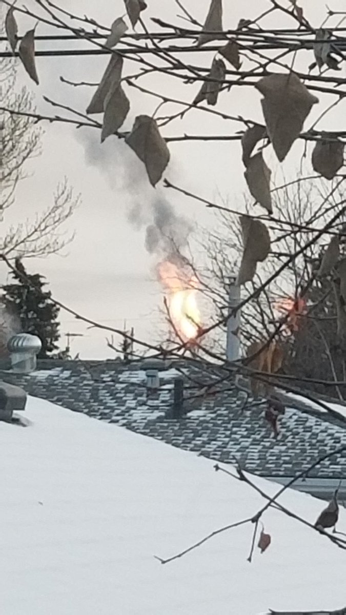 MCasperc's tweet photo. #yeg #flarestack isnt looking v good today.. https://t.co/Z7OcIGwZiW