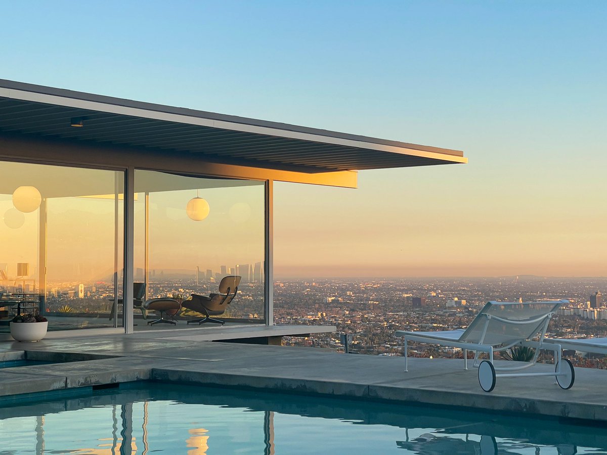myleswagner's tweet photo. Fulfilled my dream of visiting the Stahl house last weekend 🌆 https://t.co/NHyzQPjxnc