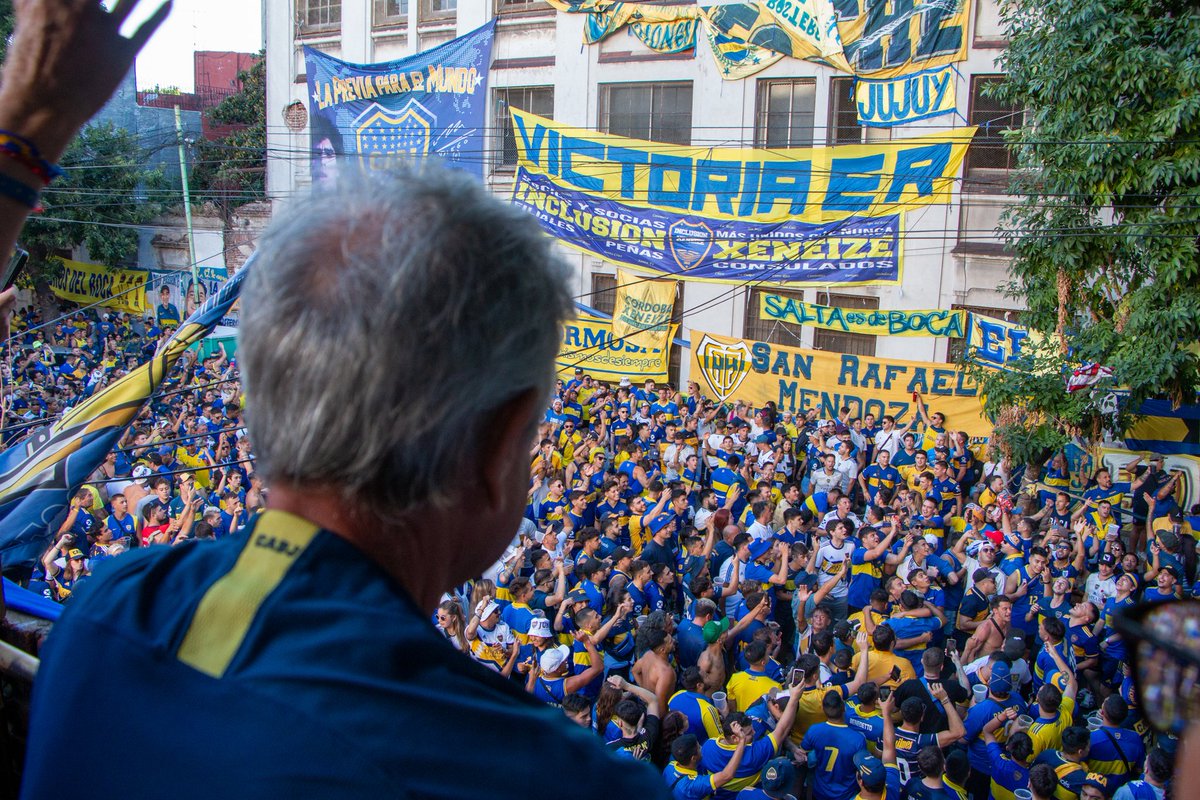 Gran día ayer junto a hinchas en la previa del debut de Boca en el torneo. ¡Gracias a todos los que se acercaron a compartir una tarde Xeneize! 💙💛💙