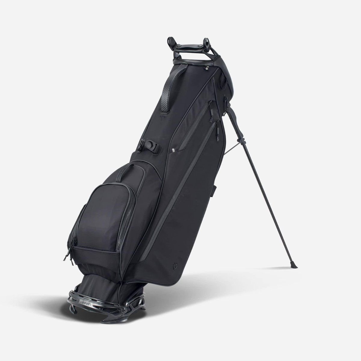 Experience lightweight comfort with the VLS Stand. Crafted from heavy-backed nylon twill & specialized features, such as an exoskeletal base, the VLS was designed to reduce the weight of your load for an effortless carry.

#VesselGolf #CraftedForTheDriven #LightGolfBag #GolfBags