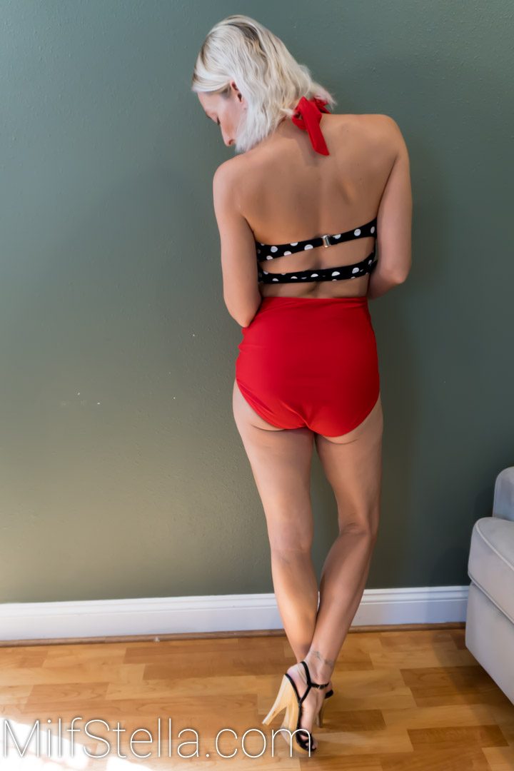 here_stella's tweet photo. These heels are giving 70's vibes! #stellahere #highheels #woodhighheels #retro #70s #retrobikini #highwaistedbikini https://t.co/MGPooi4Fed