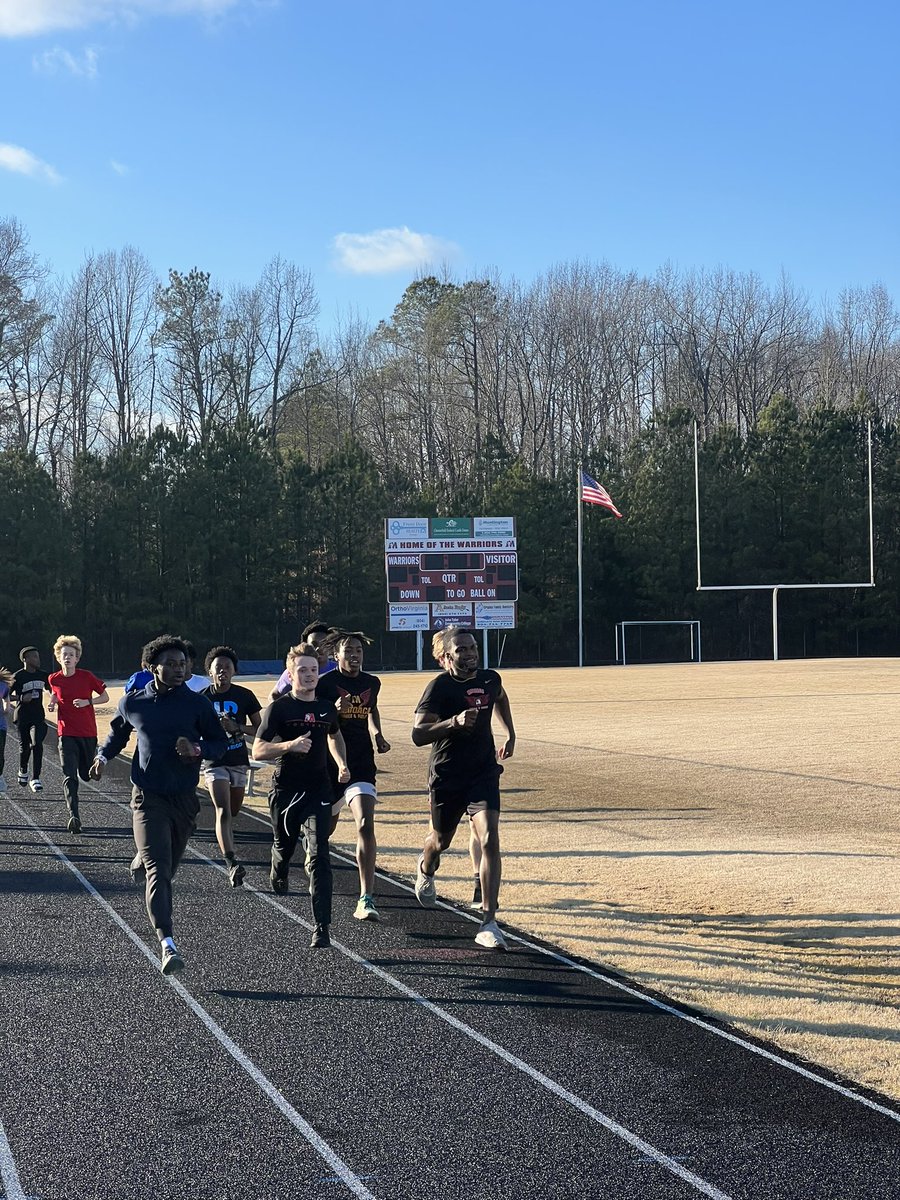 The track Family is out helping @bpaullewis  get though his Navy Fitness Assessment.  Way to finish Paul!!  #OneTeamOneFamily #MatoacaTrack @ElizabethSBaber  @matoacahsathlet
