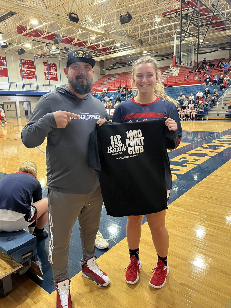 12thSports's tweet image. Congrats @KeeleeKing!  Officially a member if the @PBKBankKY @12thSports 1000 pt club.  

@vaughtsviews @ebayguruEric @hazlett72 @Seybold24 @PrepHoops @whiteravenmedia @LadyRocketGBB