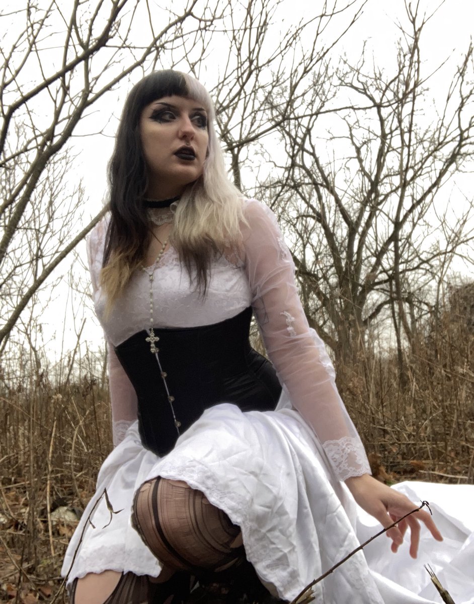 MORTVL1's tweet photo. 🖤🥀 Don’t come to the woods 🥀🖤 https://t.co/Bj056rcFhn