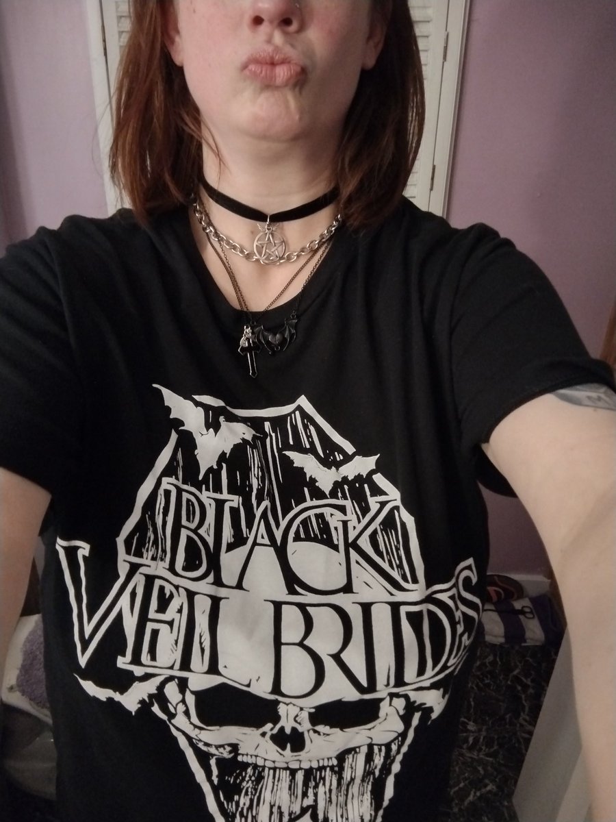 MeganEHarmon's tweet photo. Wearing pretty much wearing all the necklaces from BVB The Mouring. Devil, I am the night, Better Angels and Giving it all. @NeverTakeitOff @andyblack #nevertakeitoff #ntio #andyblack 🖤❤️ https://t.co/bp3fJVlApP