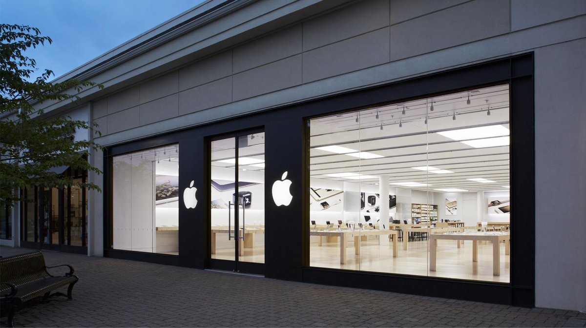 MacTrast's tweet photo. Apple’s Remaining Store With Original 2001 Entrance to Finally Close for Renovations https://t.co/aimpPgMoAr https://t.co/oQW30pOvzv