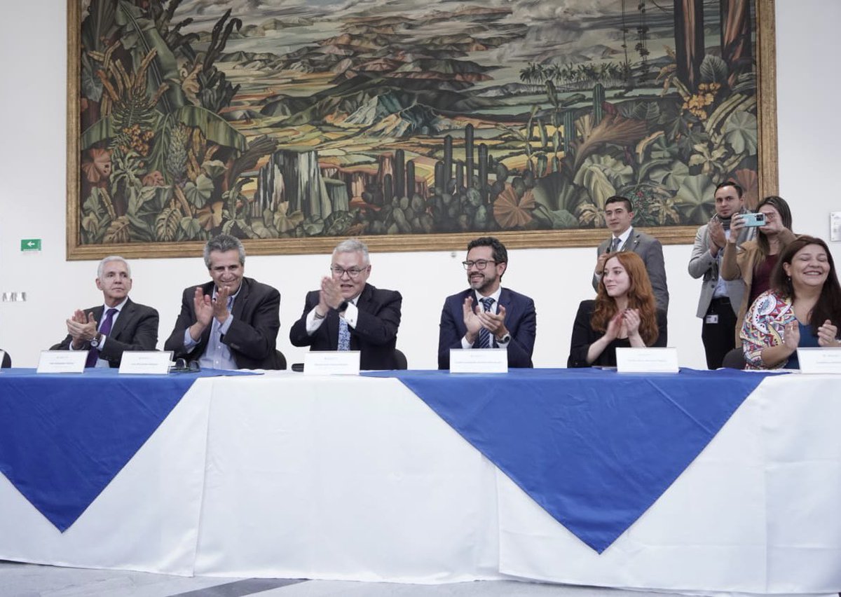 Hoy instalamos la Mesa Nacional de Trabajo entre gobierno nacional y organizaciones sociales, para que las comunidades más afectadas por el conflicto participen de la construcción de una política de drogas que aporte al logro de la paz total 🕊️