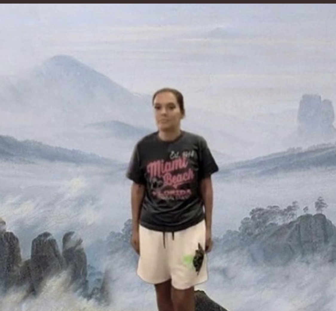 Arkadasımı beni fotoğraf çek diye darladıktan sonra verdiğim poz