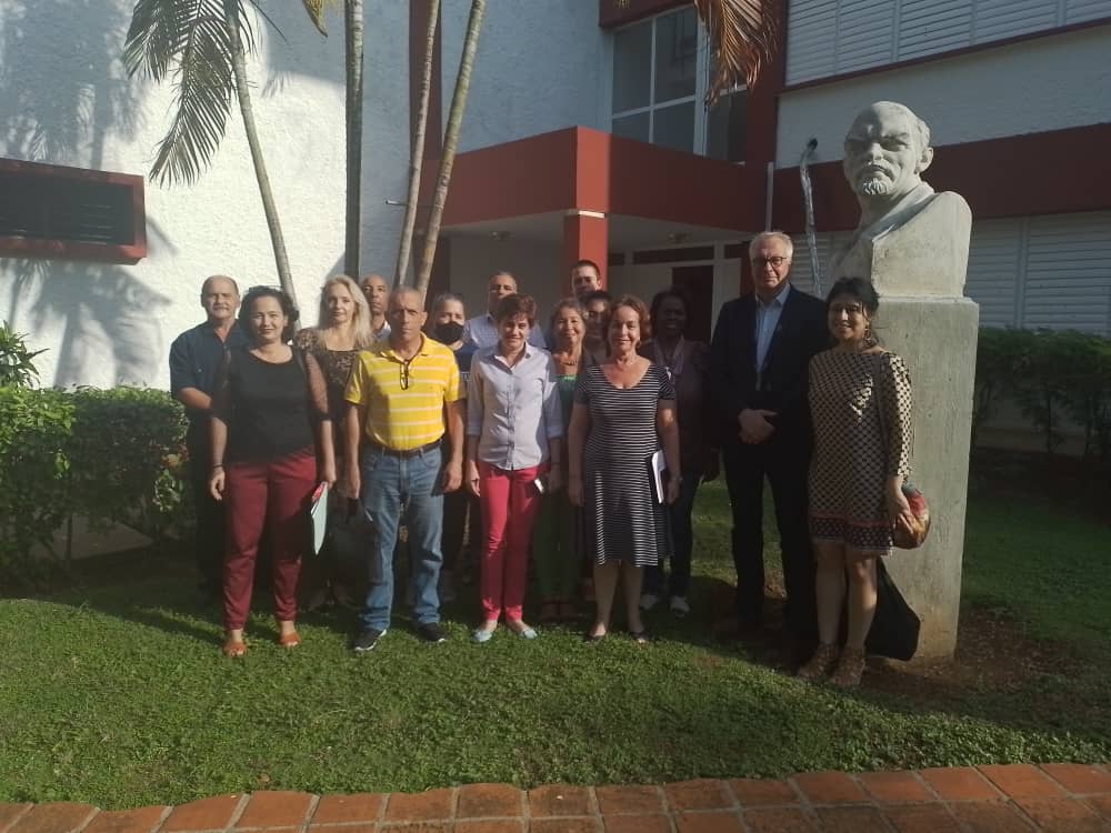 #Hoy sostuvimos un valioso intercambio con el Secretario General del Partido del Trabajo de Bélgica, Peter  Martens sobre los impactos de la crisis en Europa, sus perspectivas y consecuencias.
Expresó su condena al #Bloqueo de #EEUU al pueblo d #Cuba.