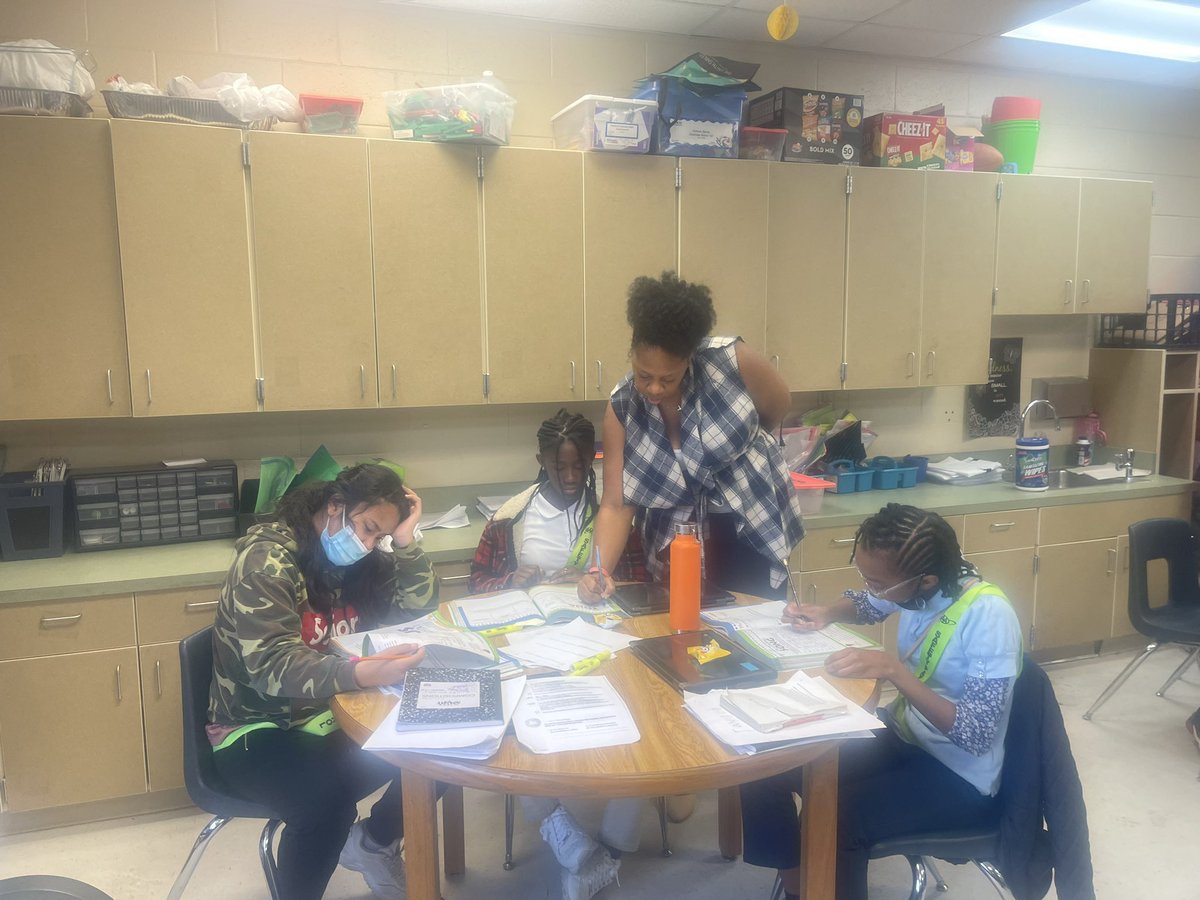 DrAdibShakir's tweet photo. Shout Out to @Iammskwilliams who did an 👏🏾 job@today as she conferenced w/students during her writing ✍️ block. You are a @PES_DCSD ROCK 🤩 #IloveDCSD #KeepingStudentsFirst @DeKalbSchools @DekalbEla @McMillansCorner @MrMansourEagle https://t.co/1ssoInuGTm