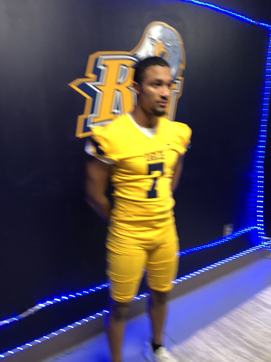 Blessed to receive an Offer from <a href="/ReinhardtFB/">Reinhardt Football</a> <a href="/gregblue1788/">Coach Blue</a> @A1Willzz @LovejoyFB1  <a href="/CoachChrisJ96/">Christopher Johnson M.A.T</a> <a href="/RecruitGeorgia/">Recruit Georgia</a> <a href="/gobigrecruiting/">Go Big Recruiting</a>