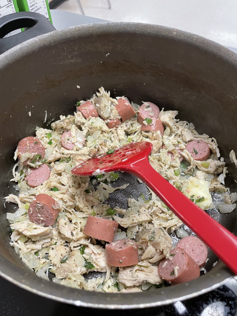 Jambalaya demonstration/test tasting today with all of my students! ⁦<a href="/HumbleISD_WMS/">Woodcreek Middle</a>⁩ ⁦<a href="/HumbleISD_CTE/">Humble ISD CTE</a>⁩