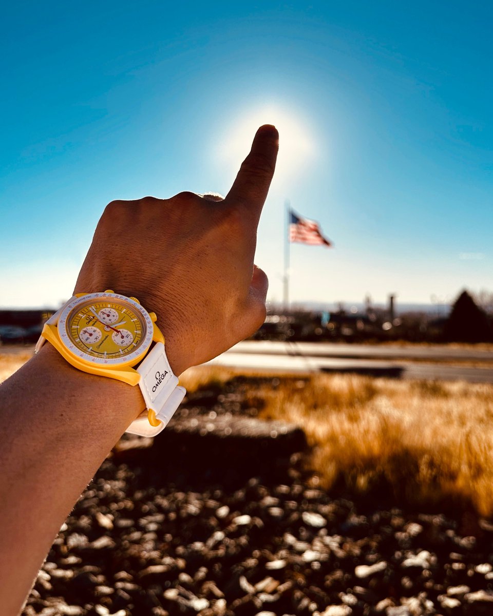 basicitizen's tweet photo. Mission to the Sun โ๏ธ #moonSwatch #omega #omegaspeedmaster #swatch #15000000celsius #star #4.5billionyears #perfectsphere #bioceramic #sun #ShotoniPhone #iPhone14Pro https://t.co/NX0UMJd95f