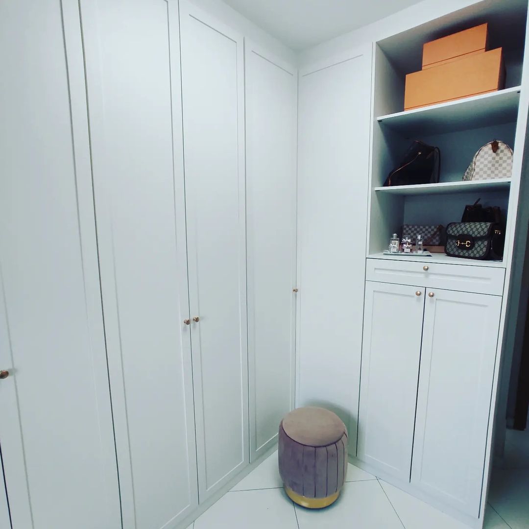 DecorataMoveis's tweet photo. As novas portas provençais da @daicomoveisplanejados foram a escolha desse projeto lindo da nossa cliente Paula.
A cor escolhida é o Branco Trama, detalhe para os puxadores Cup Dourado da @zendesignoficial
#decorata #moveisplanejados #decoração #interiores #praiagrande #santos https://t.co/Qnmy2bOYfj
