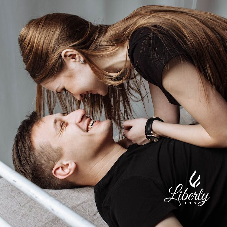 LibertyInnNY's tweet photo. Get ready to make some #romantic moves with your special someone! 💃🏼🕺🏾 Experience Liberty Inn's hourly romantic hotel rooms 💕 Book now https://t.co/yTagtG5g2v 🛏 #libertyinnnyc #meatpackingnyc #chelsea #newyorkcity #brooklyn #queens #newjersey #valentinesday https://t.co/TDRJgEm2oK