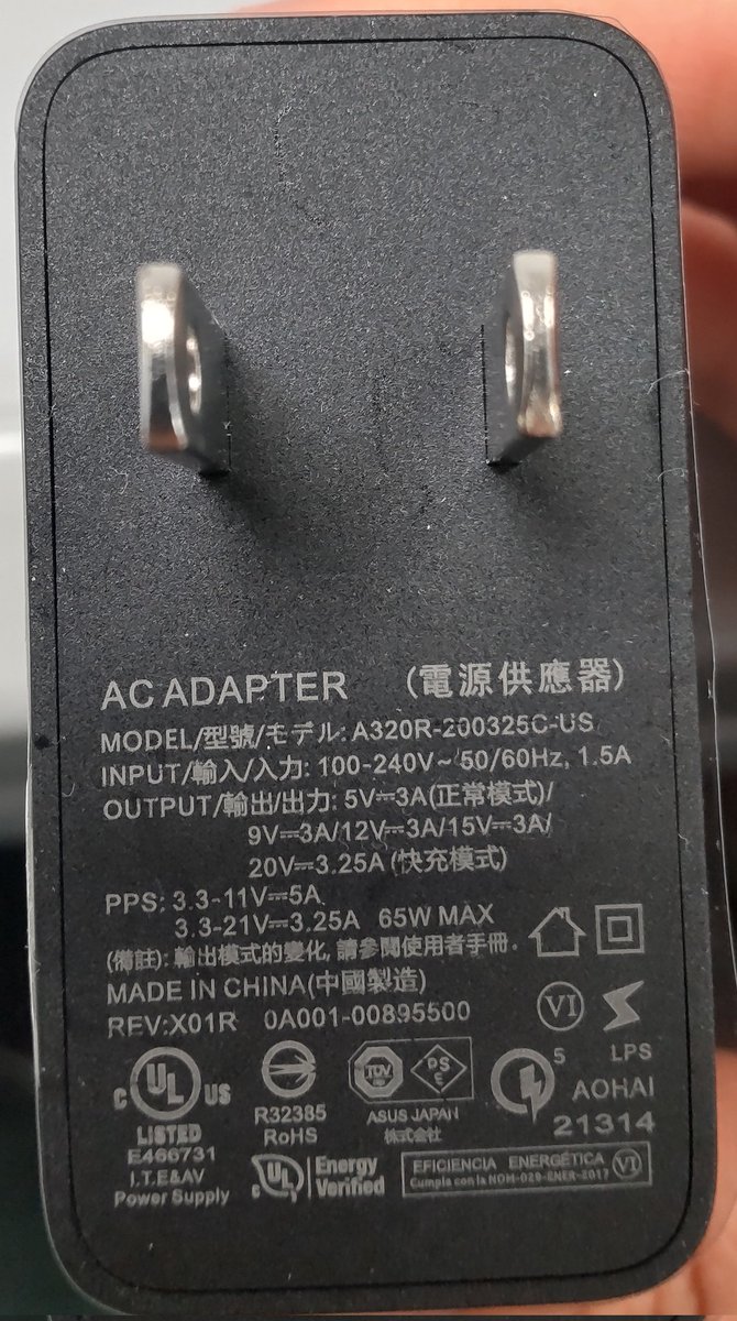 shana_butterfly's tweet photo. 知らなかった…あなたPD対応だったのね。
65W 20V 3.25A
つまり充電速度がすごく速い充電器が
#ROGphone5s に付いていたんですね。
ありがたやー。 https://t.co/d1vcDeH8wI