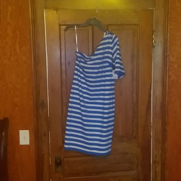 klassichic1's tweet photo. So good I had to share! Check out all the items I'm loving on @Poshmarkapp #poshmark #fashion #style #shopmycloset #chineselaundry #ralphlauren: https://t.co/v3EkLWkX0W https://t.co/mWfZO49x3m