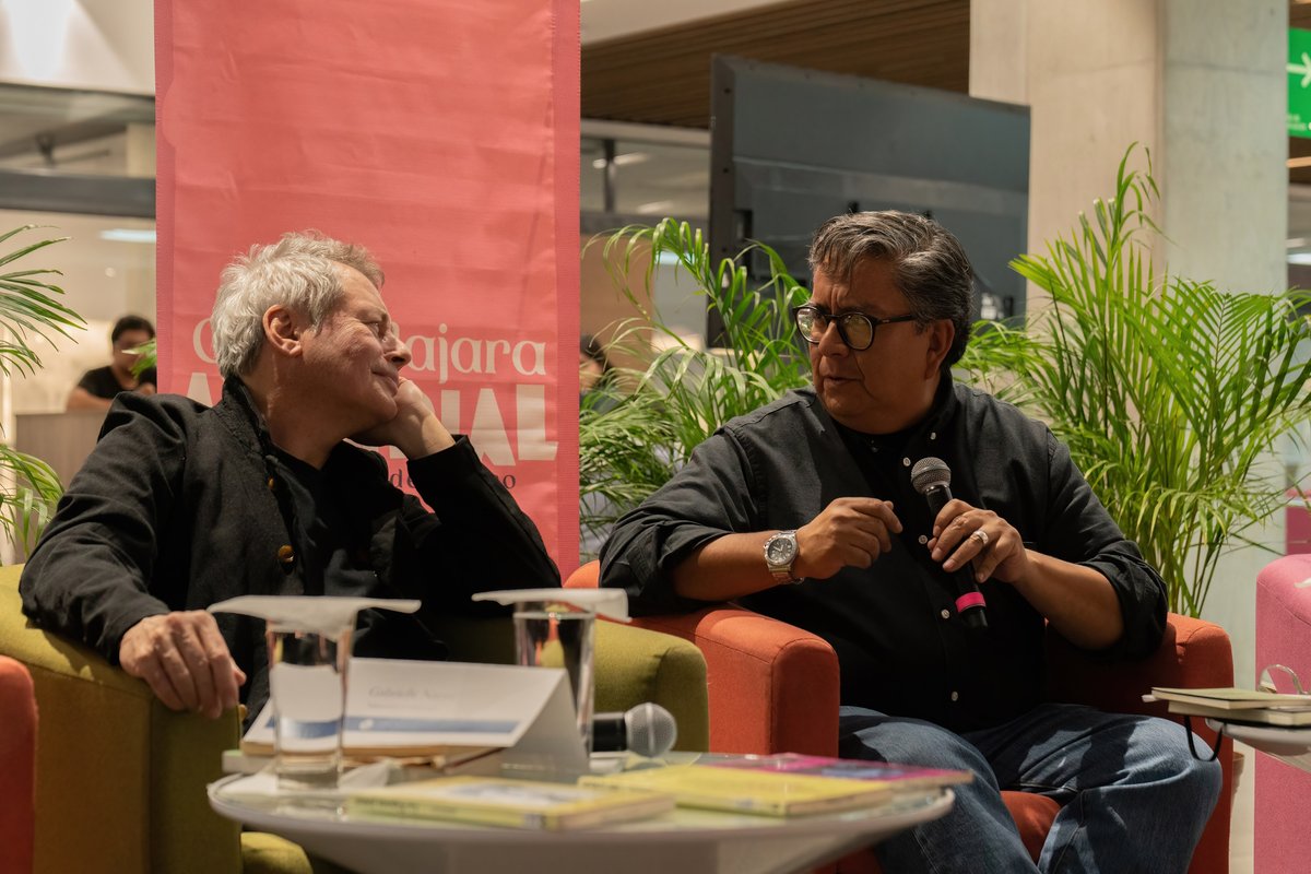 El pasado martes 24 de enero recibimos en la biblio al escritor italiano Alessandro Baricco. Si te perdiste de esta charla, puedes ver la grabación en la página de la biblioteca: biblio.iteso.mx/noticia/teatro…