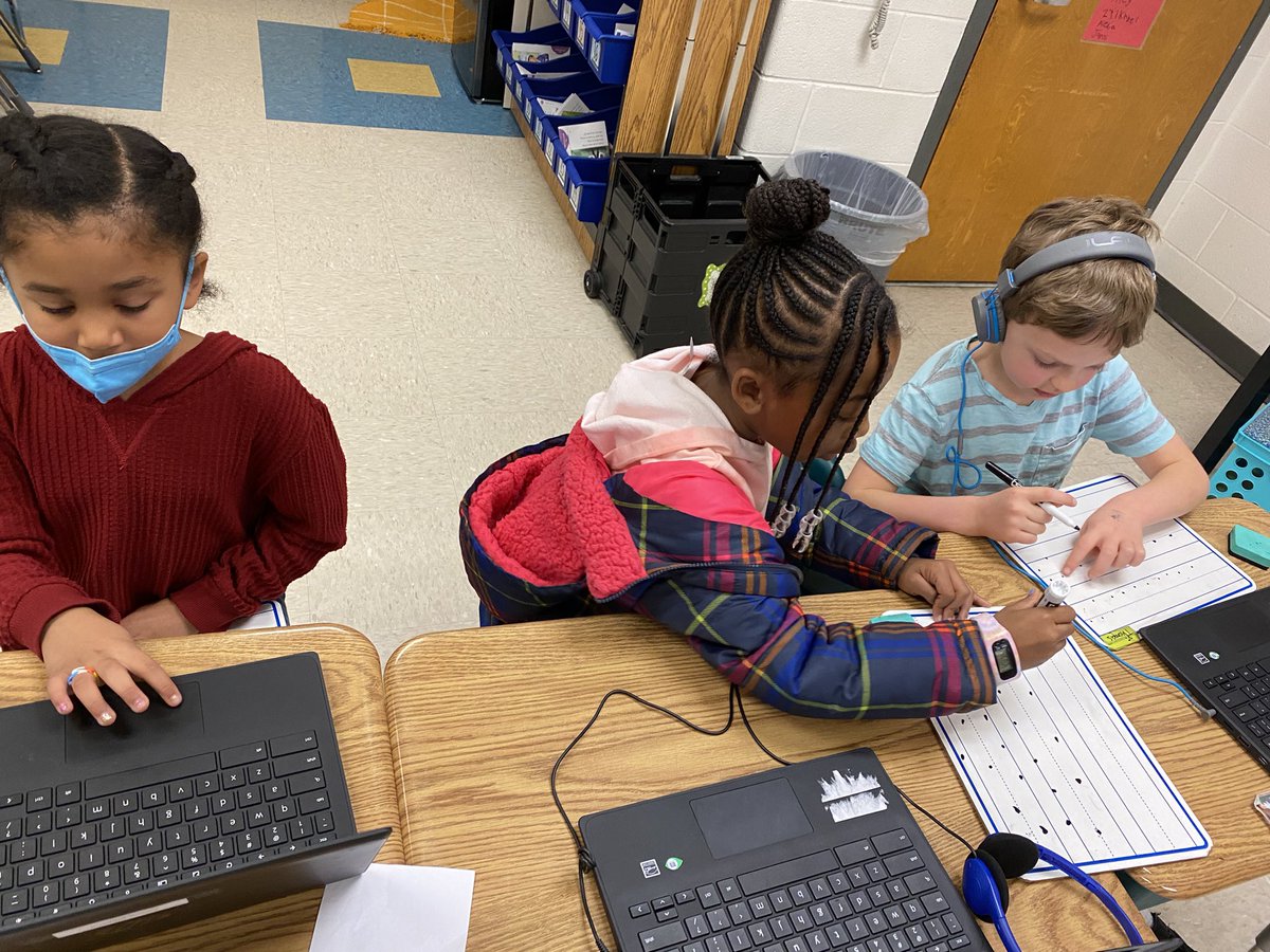 ashleymalk's tweet photo. Last week, @CedarForestES ‘s amazing ITRT, Mr. Streable came into our classroom and taught us all how to use the app “booklet.” Since then, the class has had a ton of fun reviewing concepts taught by playing all the educational games the app produces for us! https://t.co/LBY3M42Gxt