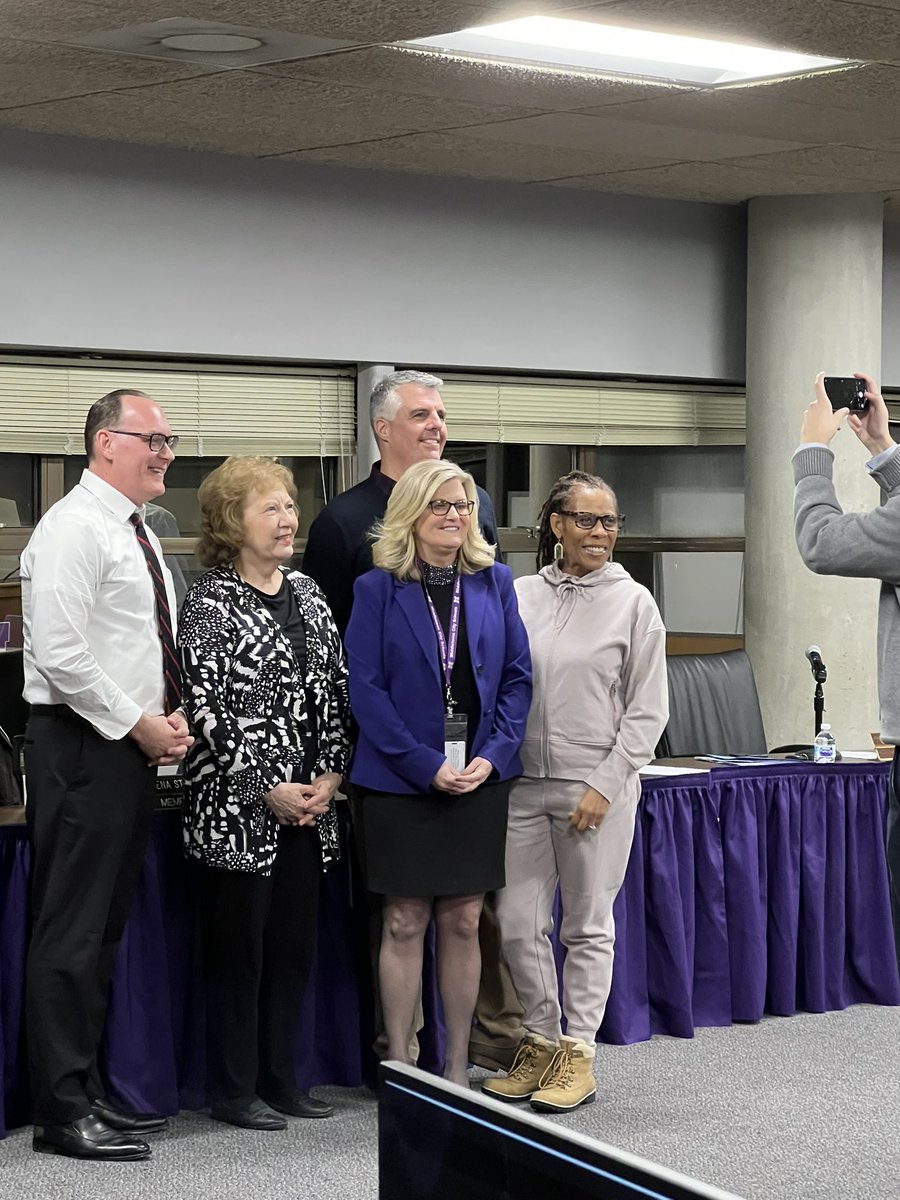 JoniSextonDLS's tweet image. Congratulations to @d7houser for being the first woman superintendent for @MiddletownOH! I appreciate your positive leadership! #MakeYourMove #MiddieRising