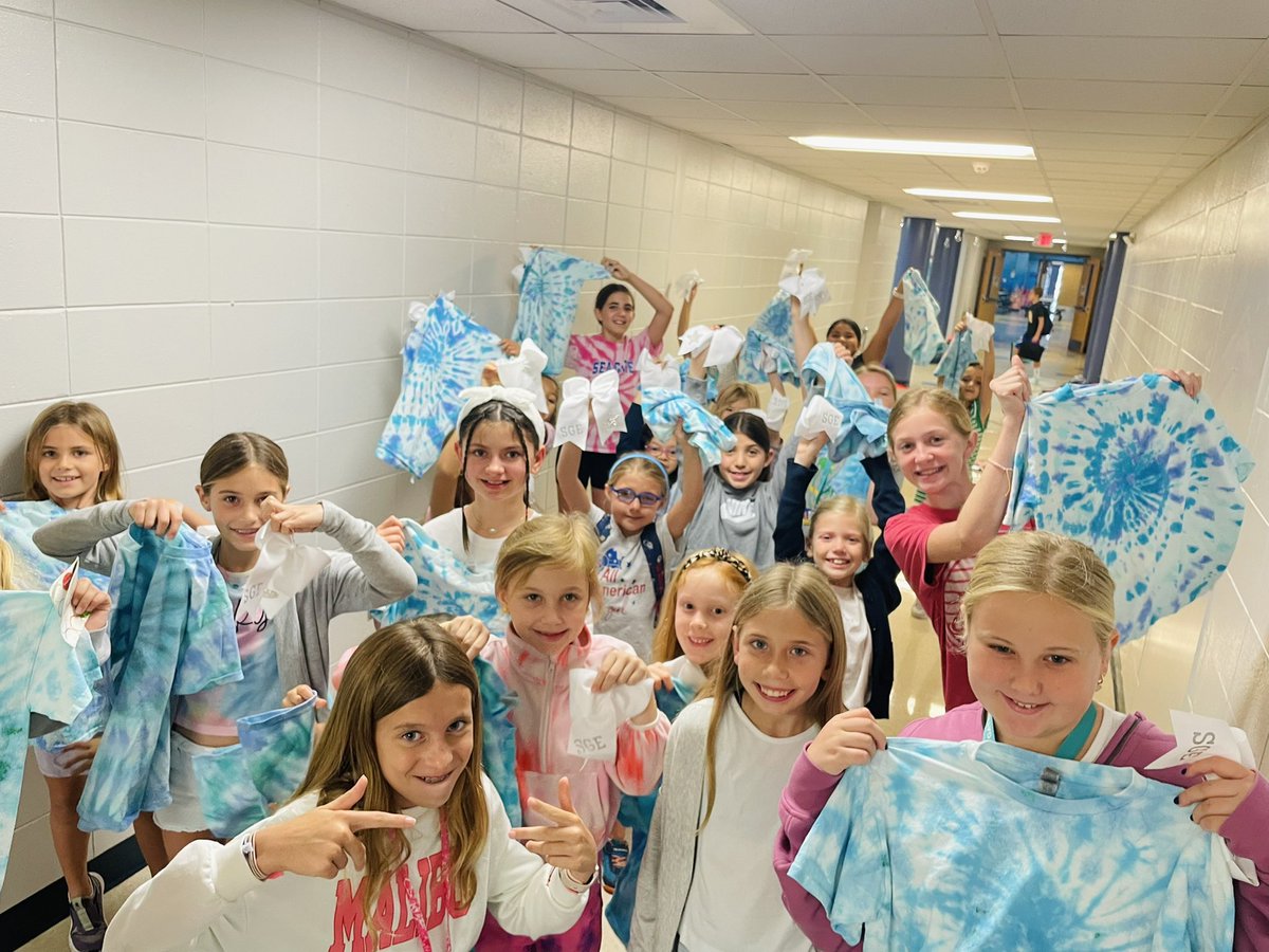 Sneak peek of our new Spirit Club shirts and bows💙🎀📣 @SeaGateES #senseofbelonging #spiritclub #kindness #spreadingpositivity