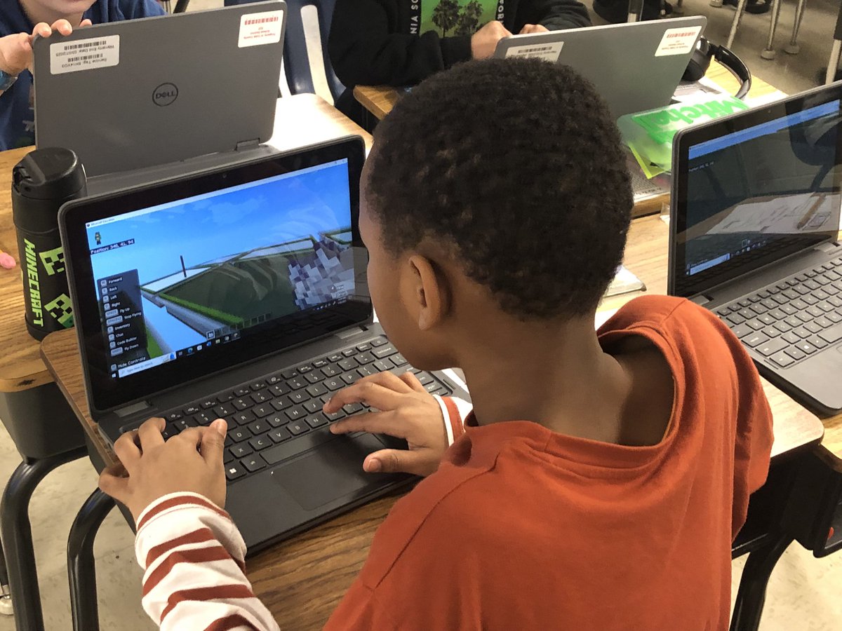 We loved learning about animal adaptations and creating habitats using Minecraft! @Livelycel thank you for teaching such an engaging lesson! #huskychat
