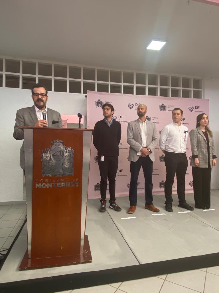 mariodelacruz's tweet photo. El día de hoy tuve el honor de representar a @Cisco en la inauguración de la Ludoteca digital en Monterrey con el Alcalde Luis Donaldo Colosio Riojas @mtygob que equipamos junto con @AmericanTowerUS @SaveChildrenMx para dotar de habilidades digitales a la comunidad https://t.co/BAnL8WxtoS