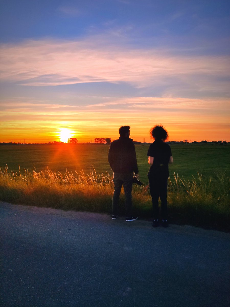 و ان كان لي في الدنيا نصيب ، فهم اصدقائي