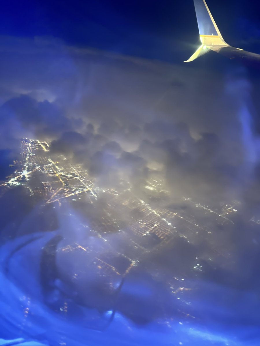 Gracias <a href="/CopaAirlines/">Copa Airlines</a> aterrizando a Quito - Ecuador 🇪🇨