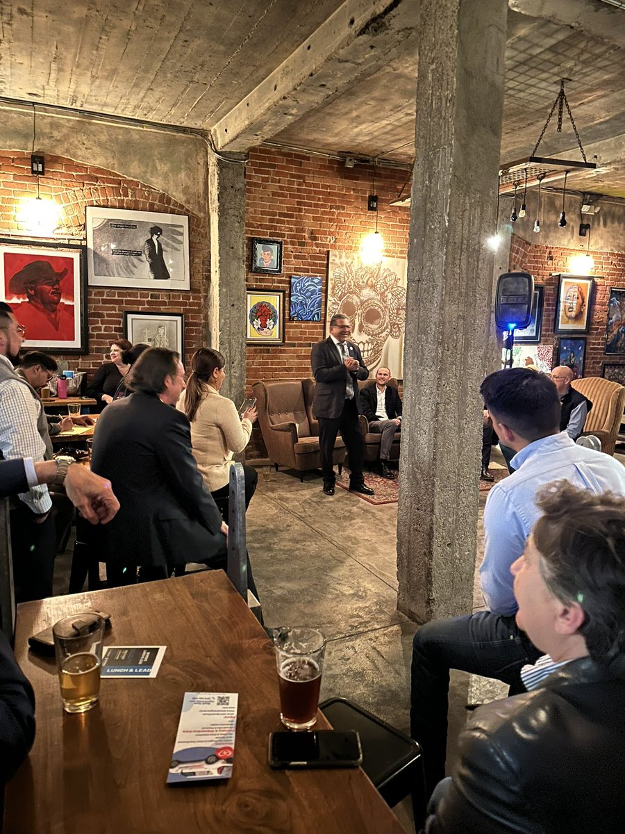 thatadchic's tweet photo. .@EPC915 first #PintsNPolitics Happening Now! https://t.co/Jp1bGXBNoT