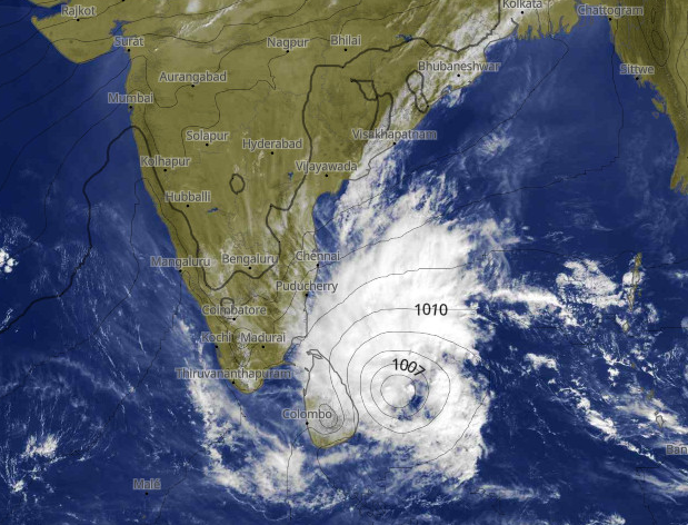 A Beautiful Pic of The Jan/Feb Rare Depression in Bay will make landfall near #Triconamallee tmrw morning hrs.Moderate/HeavyRains Likely in Delta/SouthTN.#Chennai Remains Partly Cloudy & LightRains Possibly fornext 2days.

For more Details Visit our Blog👉
masrainman.com/2023/01/depres…