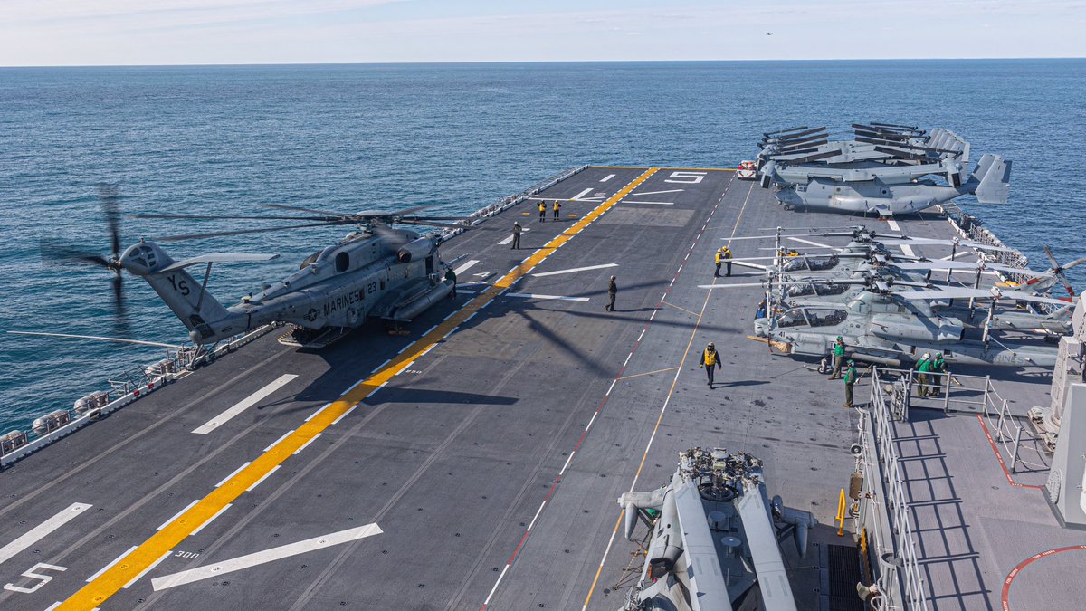 Boneyardsafari's tweet image. CH-53E coming aboard USS Bataan LHD-5 conducting deck landing qualifications during Amphibious Squadron/MEU Integrated Training this last week #marineaviation #ch53 #ussbataan #lhd5 #meu #aviationsafari #aviationpreservation #boneyardsafari