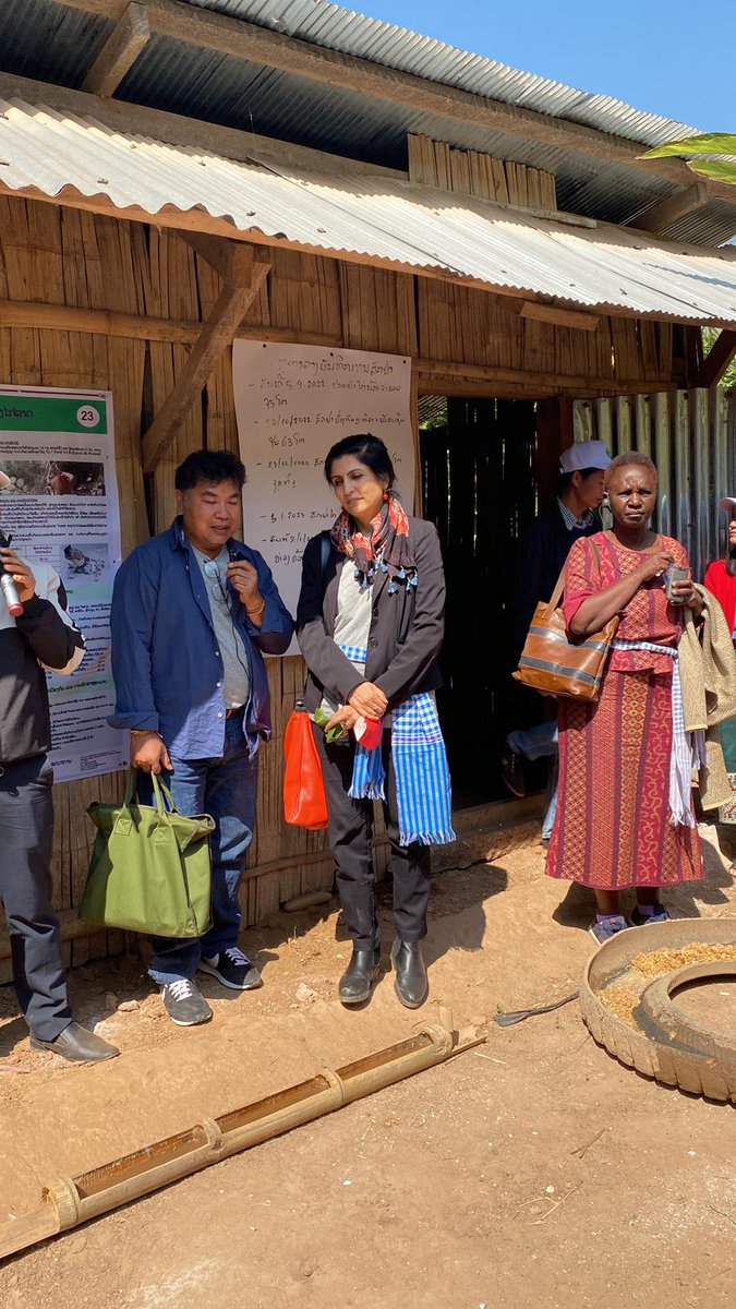 IFADAsia's tweet photo. Day 3 in #LaoPDR: @IFAD AVP @Jo_Puri &amp; #Asia-Pac  Director @ReehanaRaza are learning all about chicken farming from farmers in Oudomxai Province.

Part of an agricultural producer group, 👩🏽‍🌾👨🏽‍🌾 received training from a @GAFSPfund-supported project to raise &amp; sell 🐔for ⏫ incomes. https://t.co/yVs6TLc8qh