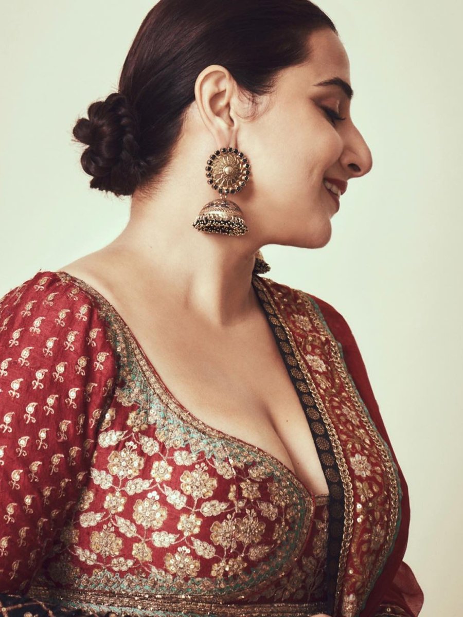 TheDudeFellow's tweet photo. Vidya Balan 🍼 https://t.co/rxeXaz9Zui