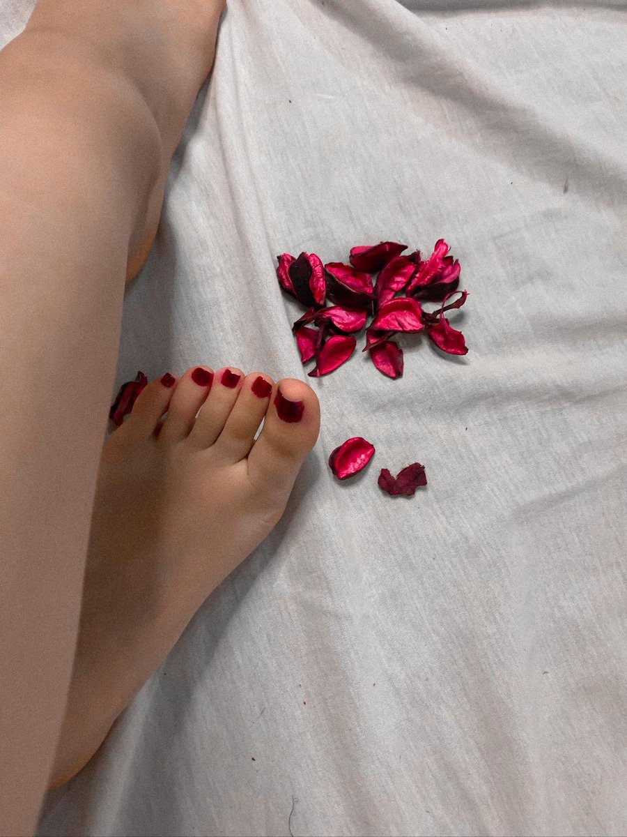 rfeet01's tweet photo. Se acerca San Valentín… #pieslindos #PiesBonitos #pies #fotosdepies #vendopack #vendofotos #fetichistespieds #fetichespies #vendocontenido #feetfethish #feetfetiche #fetiches https://t.co/IhhFhIkzCK