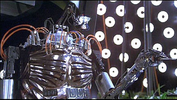 例の回転寿司騒ぎ、機械化の弊害だってさ。まぁ私はあの手の店にはいかないが。 