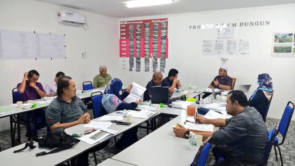 Mesyuarat Teknikal No.3 bagi projek Pembinaan Maktab Rendah Sains Mara (MRSM) Dungun, Terengganu. #JKR #PPPT  #BerJasaKepadaRakyat  <a href="/TeamProjekTrg/">PasukanProjekTrg</a> <a href="/JKRTerengganu/">JKR Terengganu</a> <a href="/Azha_Mustapha/">Azhar Mustapha</a> <a href="/HasliJKR/">Hasli Ibrahim (Ir. Dr.)</a>