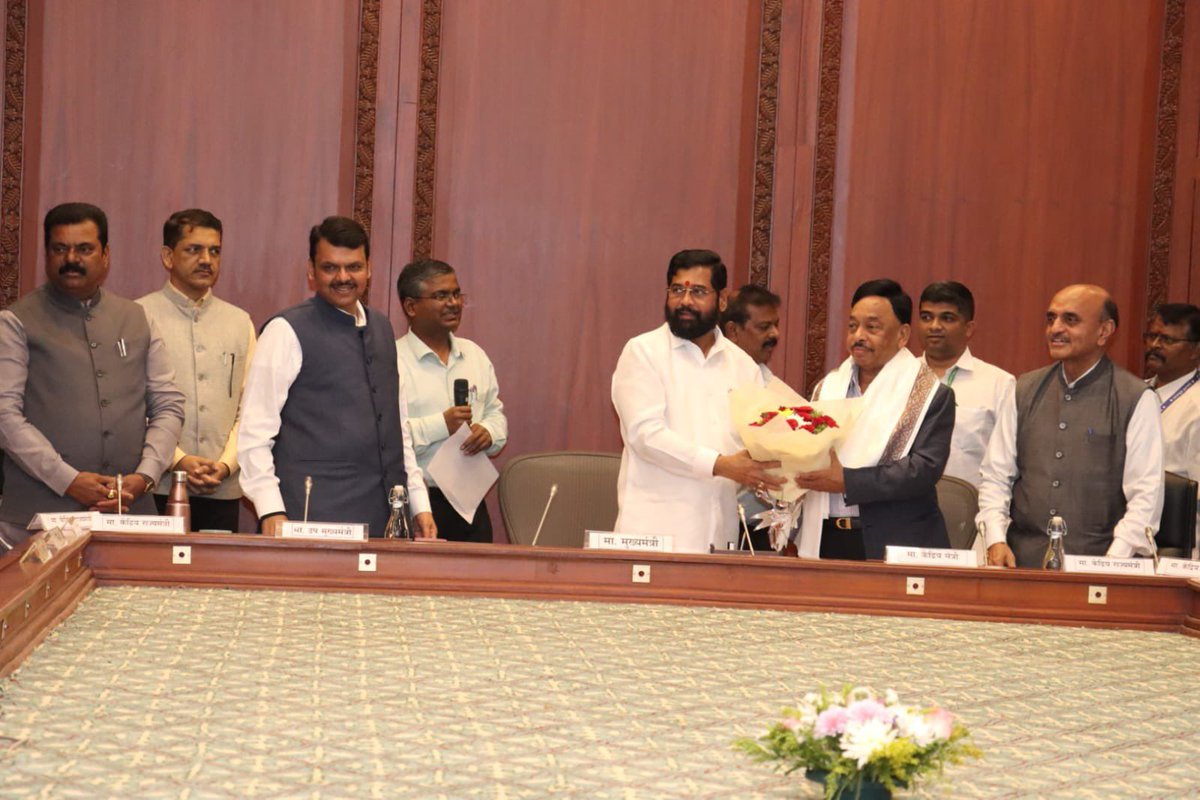 DrBhagwatKarad's tweet photo. सन 2023-24 च्या केंद्रीय अर्थसंकल्पीय अधिवेशनाच्या पार्श्वभूमीवर सह्याद्री अतिथीगृहात महाराष्ट्रातील संसद सदस्यांची बैठक संपन्न झाली. यावेळी माझ्यासह मुख्यमंत्री मा.श्री. @mieknathshinde  जी  , उपमुख्यमंत्री मा.श्री. @Dev_Fadnavis जी, केंद्रीय मंत्री मा. @MeNarayanRane जी, https://t.co/0HMznAhfXJ