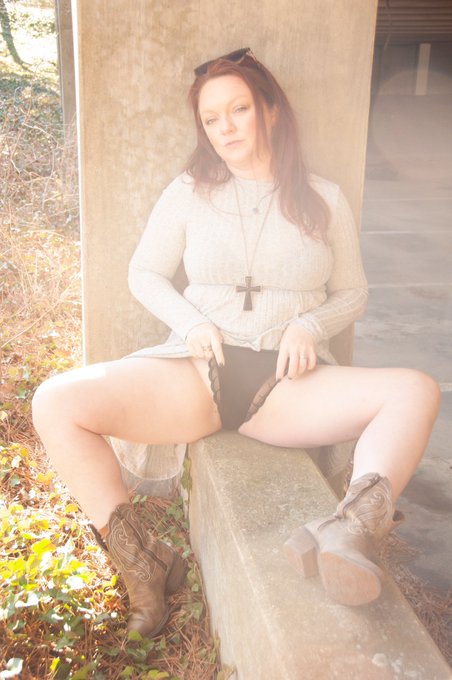 Like the view up my skirt? R/t for some love https://t.co/xZ15UrrJ3C<a href="/tag/selfie"class="tags"><span>#selfie</span></a><a href="/tag/countrygirl"class="tags"><span>#countrygirl</span></a><a href="/tag/redheadedwoman"class="tags"><span>#redheadedwoman</span></a><a href="/tag/mature"class="tags"><span>#mature</span></a>