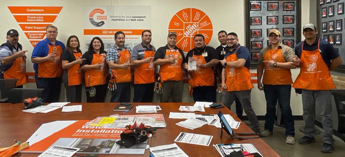Recognizing Bob D28 Associate For Great Garden Standards &amp; Awesome Teamwork. Thank You Bob For Everything You Do. <a href="/SendejoRoy12/">Rogelio Sendejo</a> @LMasso6528 <a href="/JoeBalderas7/">Joe Balderas</a> <a href="/RRORTEGA6577/">Rene Ortega</a> @JuliaCXM6577