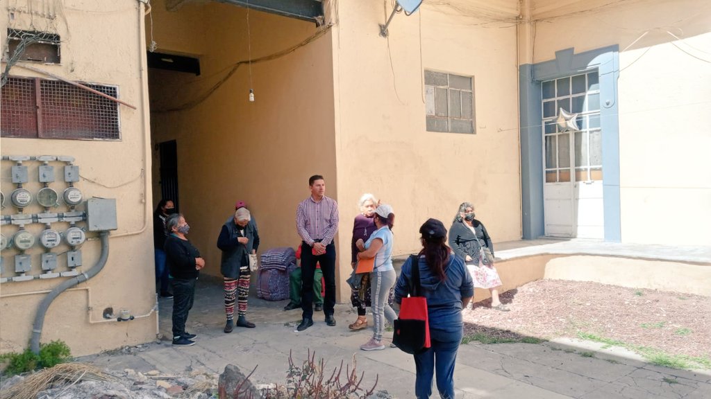 SebHOrozco's tweet photo. Comenzamos la semana visitando a vecin@s de la colonia Centro. Un gusto conocer sus inquietudes para #ReconstruirElRumbo de #Puebla.
#CercanoALaGente https://t.co/weXO9ul1eC
