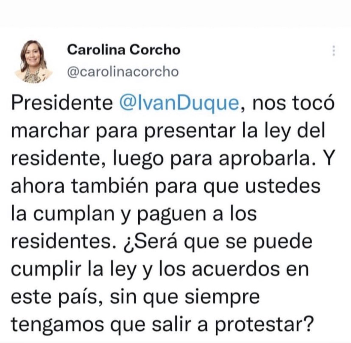 GNitalez's tweet photo. @carolinacorcho Siempre hay un Twitt https://t.co/8DvGFgEGh2